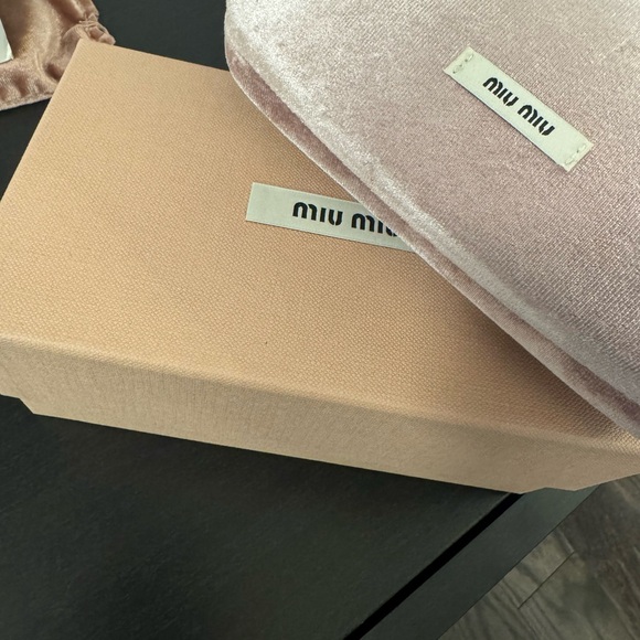 Miu Miu Logo Oval Sunglasses 52YS in Gold - Includes Velvet Case & Pouch - Picture 7 of 7